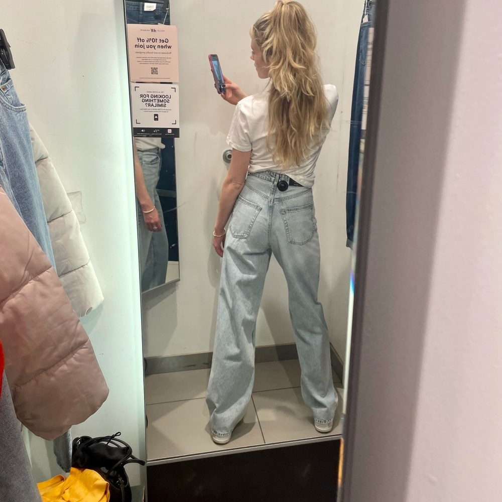 H&M 90s Baggy Lightwash Jeans - Picture 2 of 11